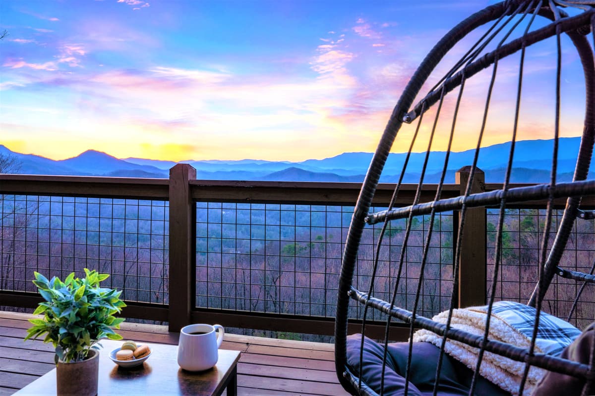 The WTH Cabin - Sevierville, TN